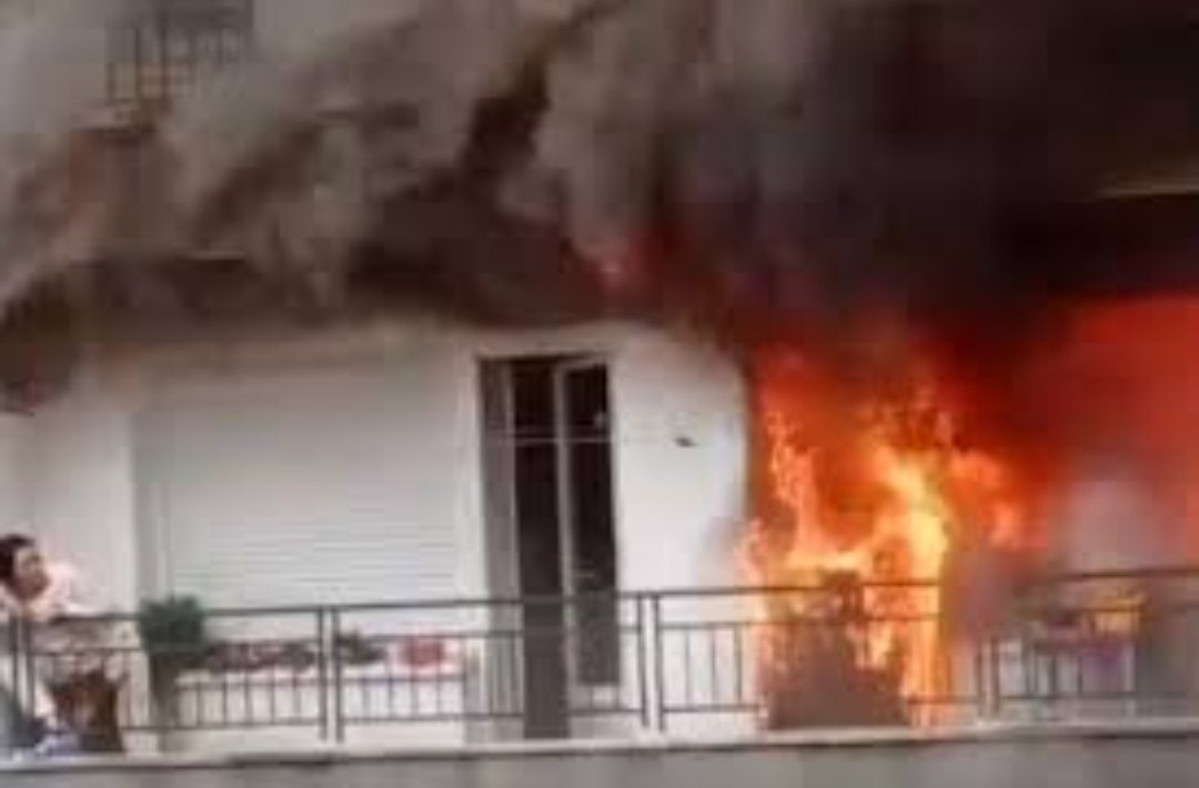 BomberosCastro's tweet photo. Si 3 #bomberos de guardia piensas que son pocos; cuando haya 2 como esta tarde ...¿¿¿??? https://t.co/HZuwLODALs