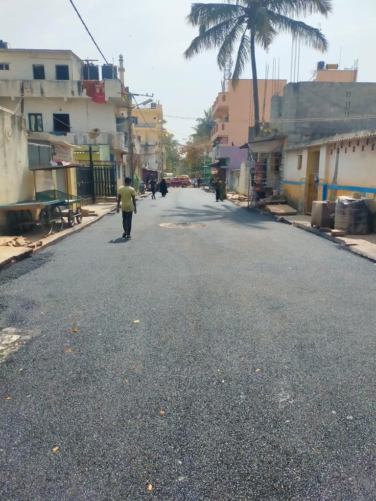 krishnabgowda's tweet photo. After carrying out multiple inspections in Balaji Krupa Layout, RK Hegde Nagar of our constituency, the road development work has begun today.
#TeamKBG #development #WeWorkForYou #Byatarayanapura https://t.co/OewQhVRNzJ