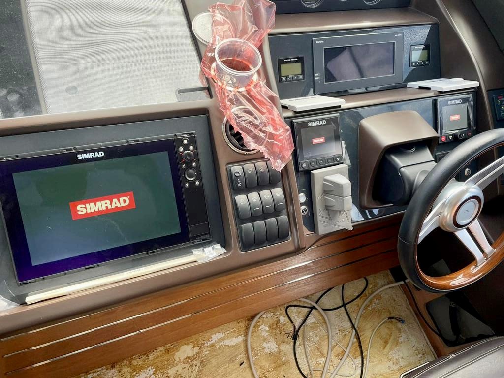 FerranMarine's tweet image. 𝐋𝐨𝐯𝐞 𝐢𝐬...*
Installing a whole set of Simrad Yachting marine electronics and multimedia equipment into a 2013 Princess 60.  A complete refit in full motion.  💙
*well, for us it is 🤣

#PrincessYachts #yachtrefit #Simrad #Tracvision #marineelectronics #Mallorca @KVH