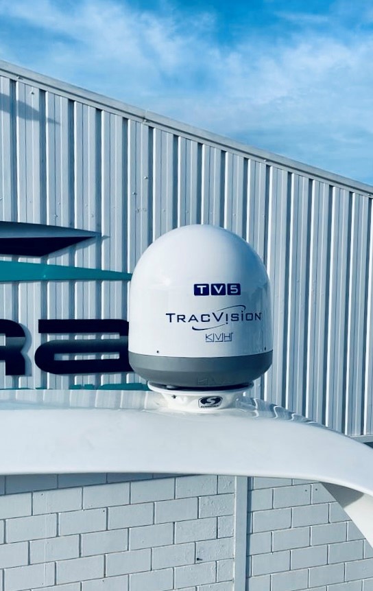 FerranMarine's tweet image. 𝐋𝐨𝐯𝐞 𝐢𝐬...*
Installing a whole set of Simrad Yachting marine electronics and multimedia equipment into a 2013 Princess 60.  A complete refit in full motion.  💙
*well, for us it is 🤣

#PrincessYachts #yachtrefit #Simrad #Tracvision #marineelectronics #Mallorca @KVH