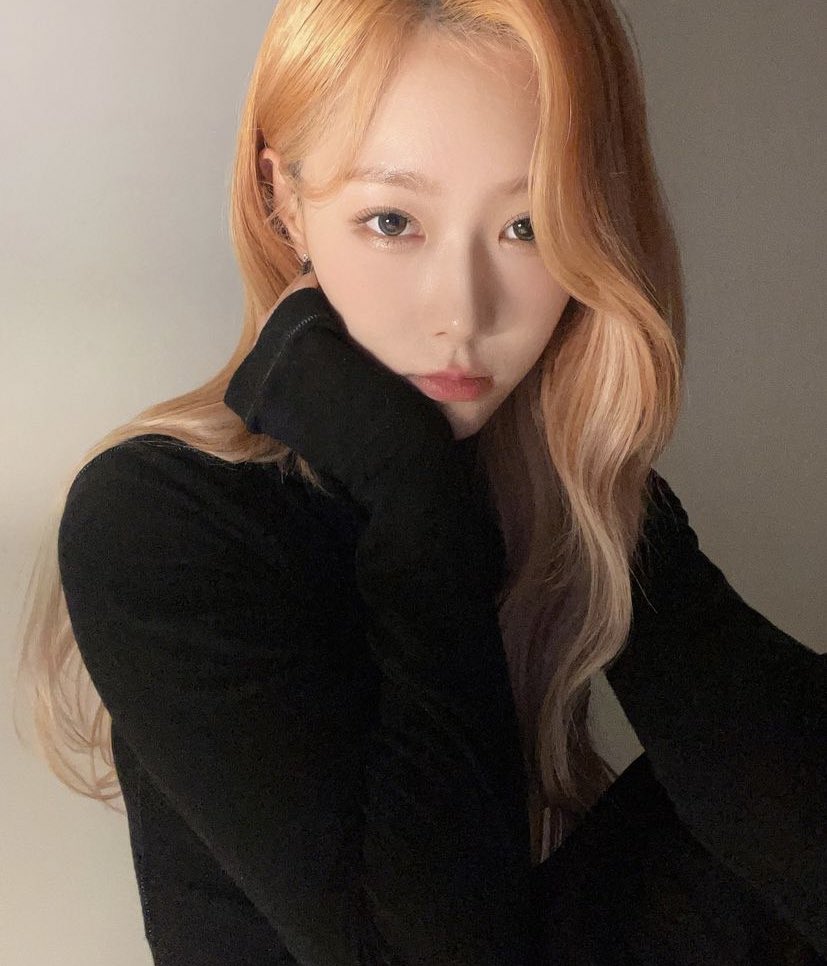 picsofhandong's tweet image. she looking so good in black🖤