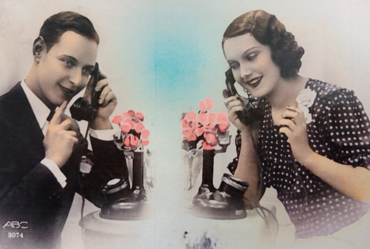 Apesar de ter mais de 100 anos, o telefone continua a ser o melhor amigo dos namorados. 

Feliz Dia de São Valentim!