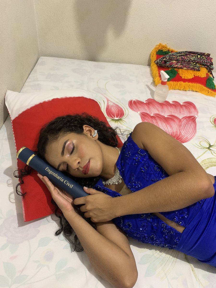 ccordejambo's tweet photo. O que eu tava linda ontem foi putaria! 
EU SOU ENGENHEIRA, CARA 😍😍 https://t.co/PsLzQQHahH