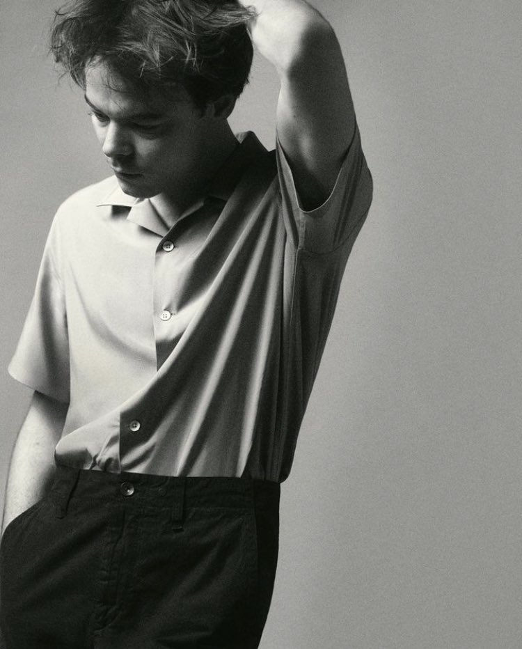 thinkheaton's tweet photo. Charlie Heaton via Instagram. HE LOOKS SO DAMN GOOD https://t.co/dge7jYwJln