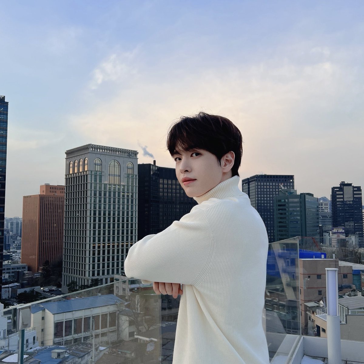 TheRosesInJeju's tweet photo. #llenshiro ft. mjh &amp; xmh https://t.co/yteiHylWqE