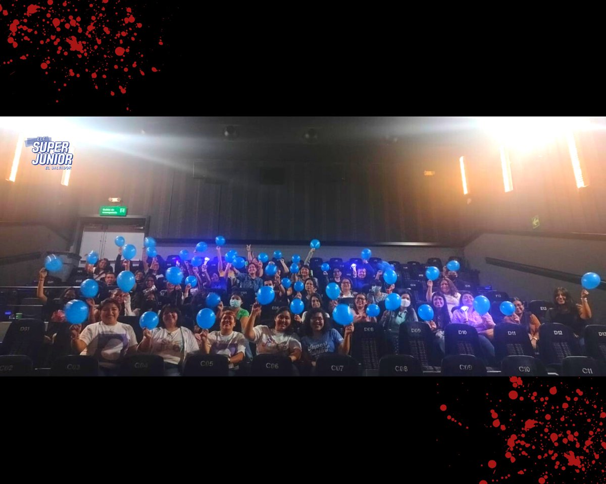 SuperJuniorES's tweet photo. Si ustedes tomaron fotitos, pueden compartirla aqui en los comentarios 💙💙💕💕💕😍😍😍 #SuperJunior #PhantomElMusical @SJofficial @GaemGyu https://t.co/mhblXPQ3ck