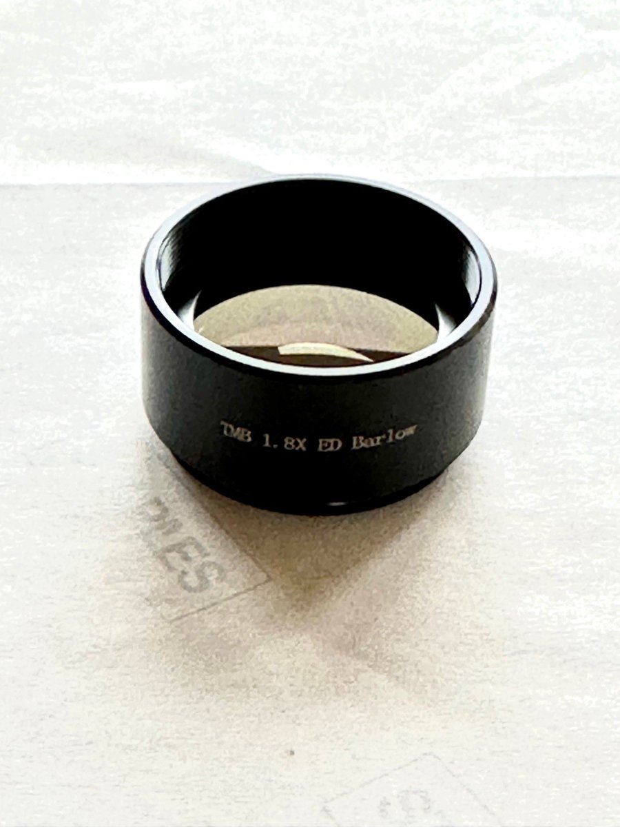 ABBE_34's tweet photo. そう言えば、APMにTMB EDバローが入荷したみたいですね。付加価値税抜きで209ユーロ。(邦貨で約3万円+送料等)
製品版の筐体にはTMB 1.8× ED Barlowと刻印されているようです。高品質なバローレンズが欲しい方にはお勧めの一品です。

https://t.co/PtHjbCPTsW https://t.co/6VEl0JFFXz