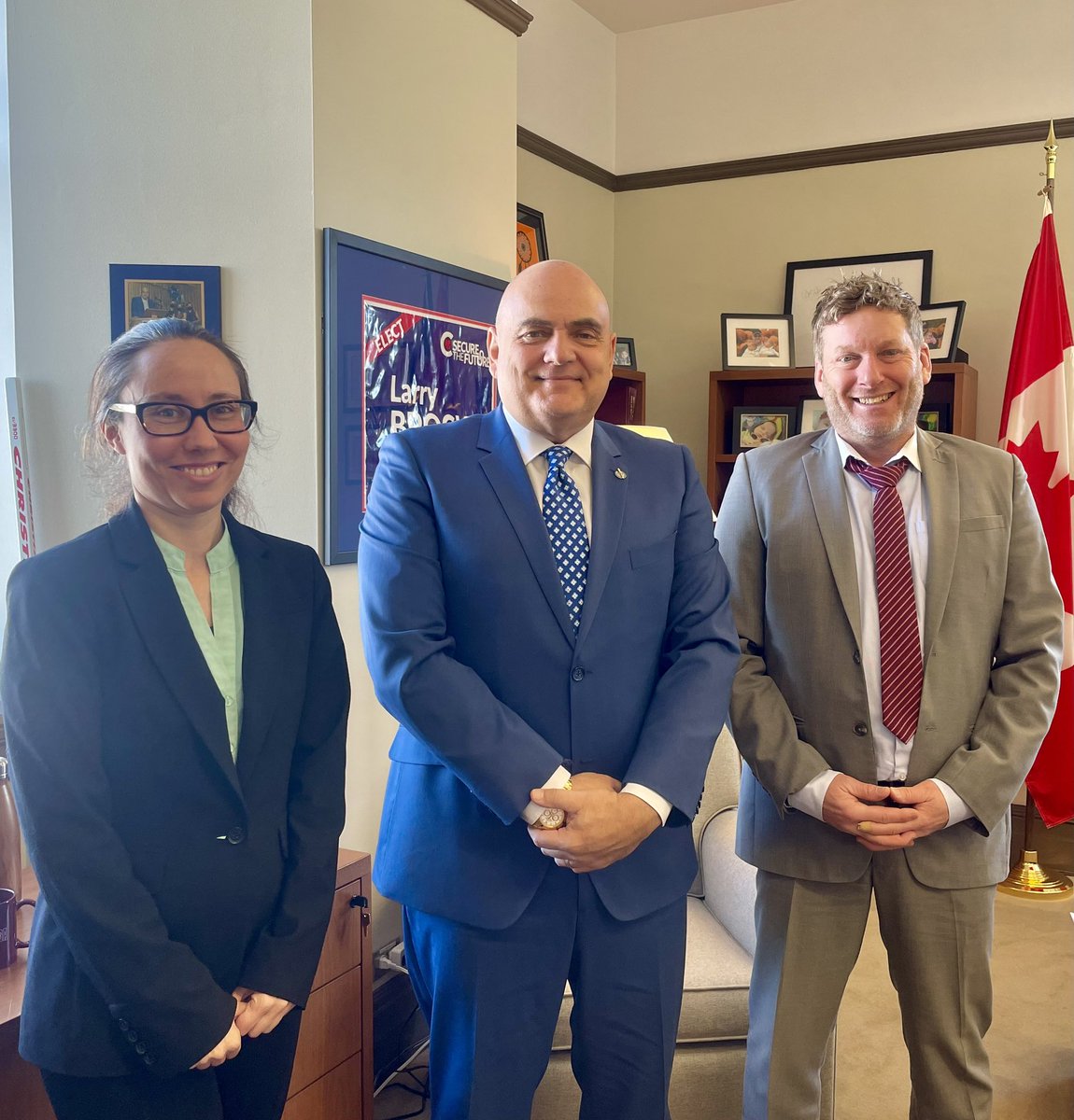 Thank you MP <a href="/LarryBrockMP/">Larry Brock</a> for the great conversation this morning. Merci au député Brock pour la rencontre de ce matin en compagnie de Christina Santini et <a href="/JasminGuenette/">Jasmin Guenette</a>