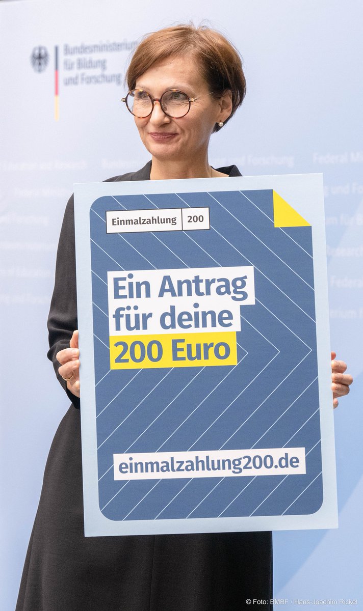 starkwatzinger's tweet photo. Die #Einmalzahlung für alle Studierenden und Fachschüler ist auf der Zielgeraden. Deshalb startet heute unsere Infokampagne, um alle offen Fragen zu beantworten. Gerade ist https://t.co/mqz6RLhoPU online gegangen, ab morgen gibt es auch eine Hotline. https://t.co/BF1icqcGCU