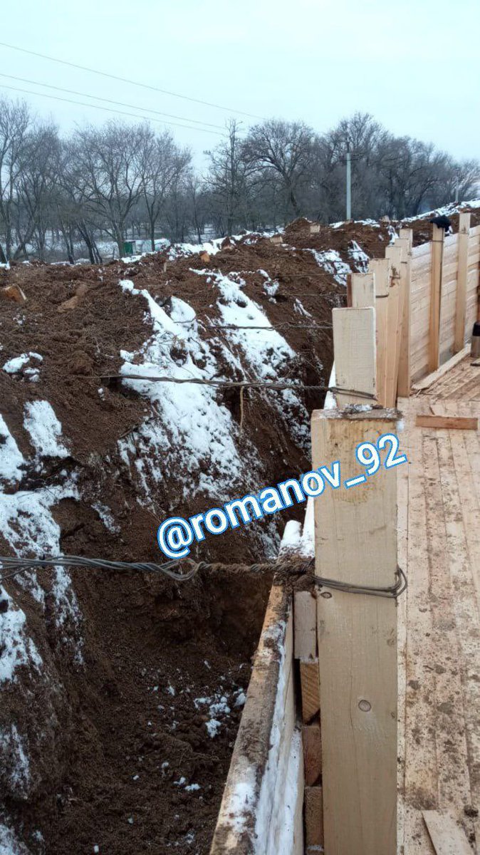 IntelStrabo's tweet photo. #Crimea, where #Russia’ns are preparing new trench lines 
#UkraineRussiaWar https://t.co/xqGXUyug1x
