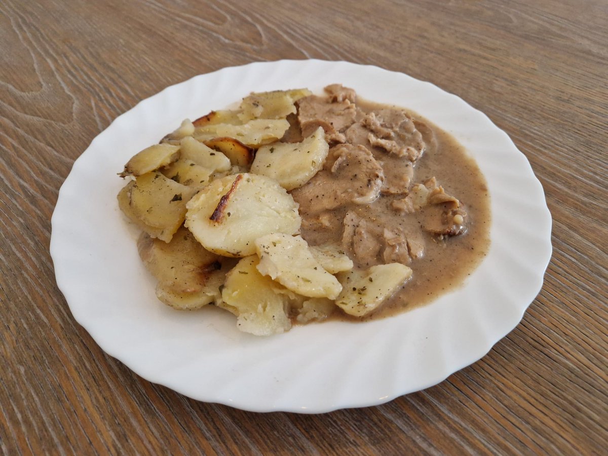 AxineasLatigo's tweet photo. Menudo platazo de solomillo a la pimienta con patatas me acabo de empujar gracias a los colegas de @wetacaES 

Si quereis comer como la ley permite a un precio irrisorio, usad mi codigo: AXINEAS

Comer asi es gloria. Cero esfuerzo. https://t.co/ektOXivnU3
