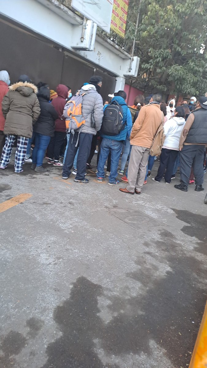 Akilez89's tweet photo. @Ftv_MatutinoEx  Buen día para reportar el cierre de una escuela pública por malos manejos del director del plantel, esto en la alcaldía de Xochimilco escuela primaria Acatonallì para ver si podrían apoyarnos con la difusión para más presión  a las demandas https://t.co/IveYFaERQL
