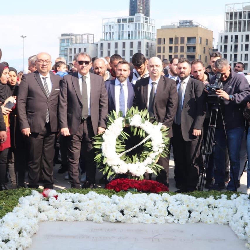 HunchakLebanon's tweet photo. Ս.Դ.Հ.Կ.-ի Պատուիրակութեան Այցելութիւնը Նահատակ Ռաֆիք Հարիրիի Դամբարանը՝ Նահատակութեան 18-րդ Տարելիցին Առիթով: https://t.co/NQZIz378ch