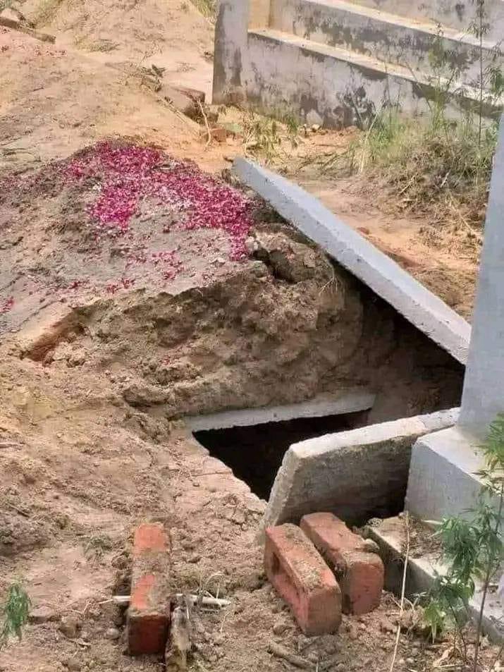 PSAFLIVE's tweet photo. Dead body of 20-year-old disabled girl was allegedly pulled out of grave and raped in Gujarat Pakistan. body left naked outside grave https://t.co/giZs29BU0Y