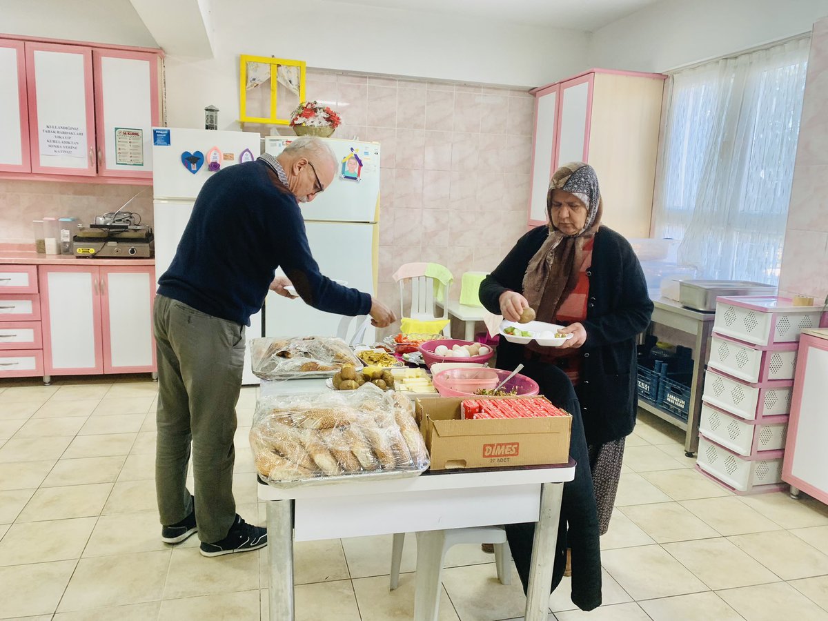 KozanogluLions's tweet photo. Yaşanan deprem felaketinin ilk gününden bu yana her türlü ihtiyacımızda yanımızda olan Sarıçam Belediye Başkanımız Sn. Bilal ULUDAĞ’a teşekkür ederiz.

@saricambel @avbilaluludag https://t.co/2y49gbW7sr