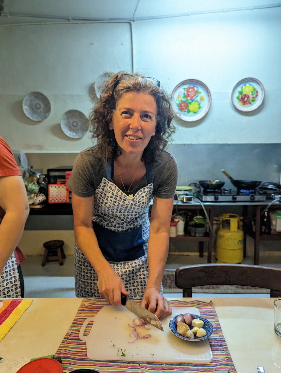 ZinvolReizen's tweet photo. Vanavond weer eens een kookworkshop gevolgd. Zo leuk om altijd te doen...en leerzaam!
#Melaka #Maleisie #kookworkshop #food https://t.co/stiRjFhUvl