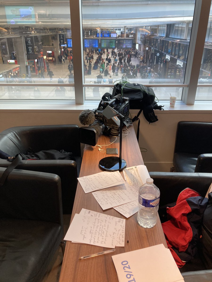 Quand on est journaliste sur le terrain on connaît les trottoirs et les WCs pour envoyer nos images en 4G... Là je dois l'avouer on est sur un spot de luxe 😅😍 #journaliste #lovemyjob
#france3 <a href="/F3PaysdelaLoire/">France 3 Pays de la Loire</a>