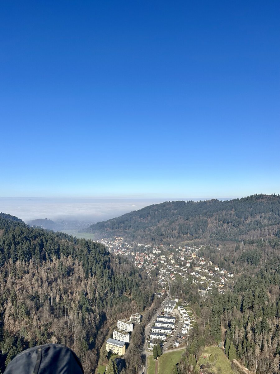 fiaskogaul's tweet photo. #schwarzwald #klimaneutral
#dieaussichtwarswert #vonobenistdieaussichtbesser
#guenterstal #horben #windrad #holzschlägermatte #schauinslandbahn (2/2) https://t.co/8AD7E0xfN3
