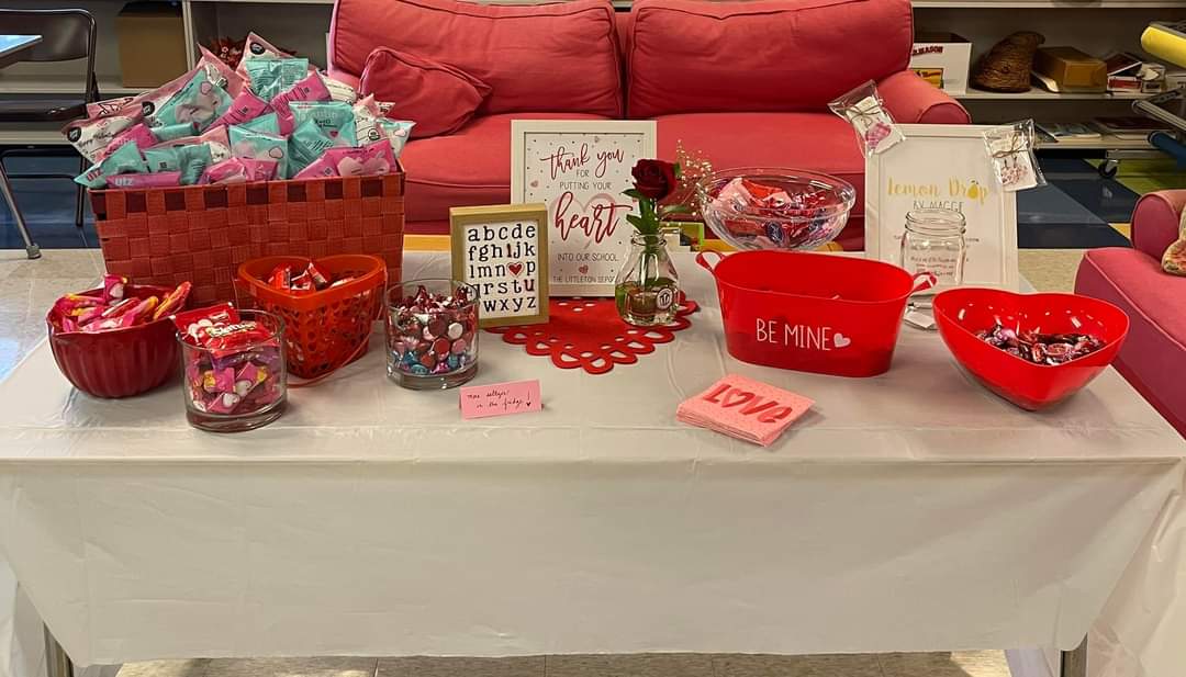 Littleton_SEPAC's tweet photo. Special Valentines Treats for the amazing staff at SL&amp;RSS. We greatly appreciate all you do for the students in Littleton! ❤️ A special thank you to LemonDrop by Maggie who donated 4 pairs of gorgeous earrings for the staff and all the families who donated the delicious goodies! https://t.co/mJukySg6ql