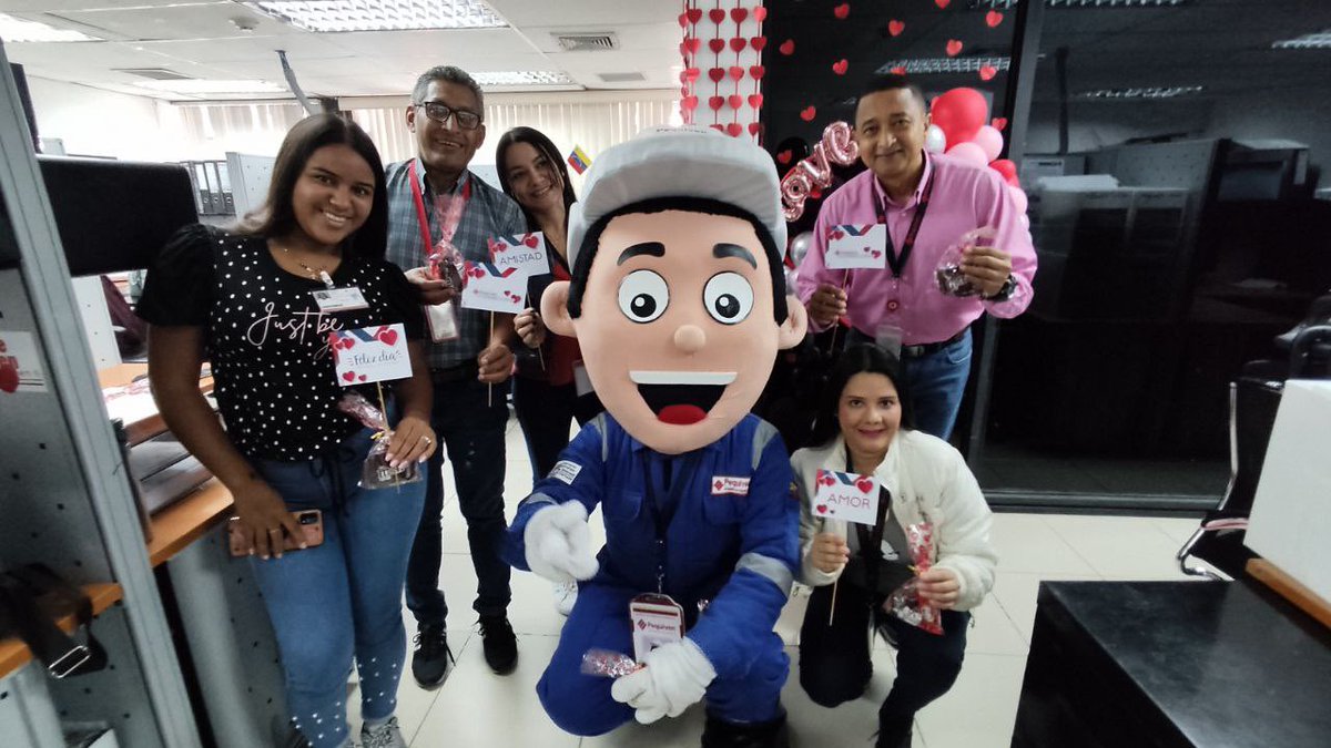 PrensaPequiven's tweet photo. #Pequito realiza un recorrido por cada una de las gerencia de la Sede Corporativa.
#LasSancionesSonContraElPueblo
#Petroquímica
@TareckPSUV
@TellecheaRuiz https://t.co/xk4VIVclES