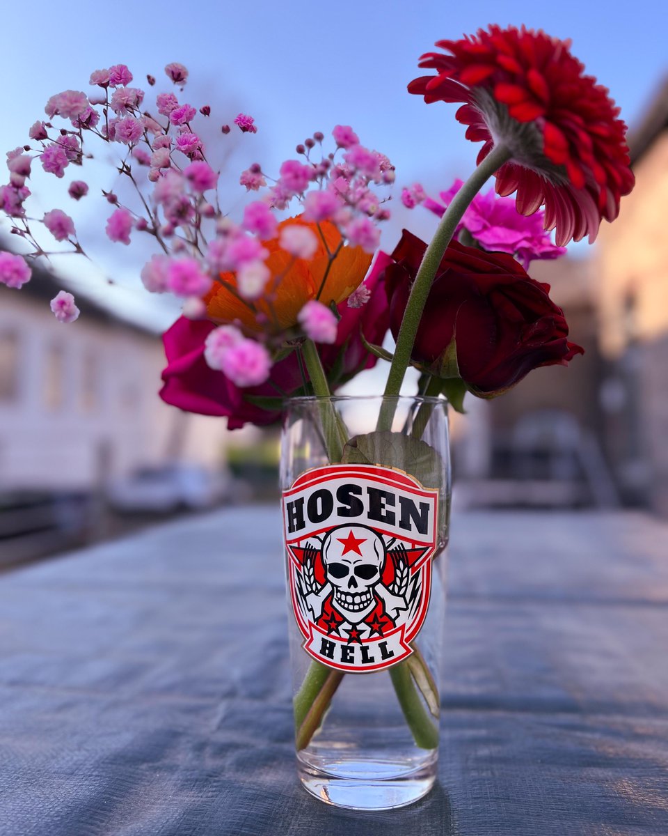 hosenhell's tweet photo. Wir wünschen Euch und Eurem/ Eurer Liebsten einen schönen #Valentinstag … #HosenHell https://t.co/OnWBBPbqqY