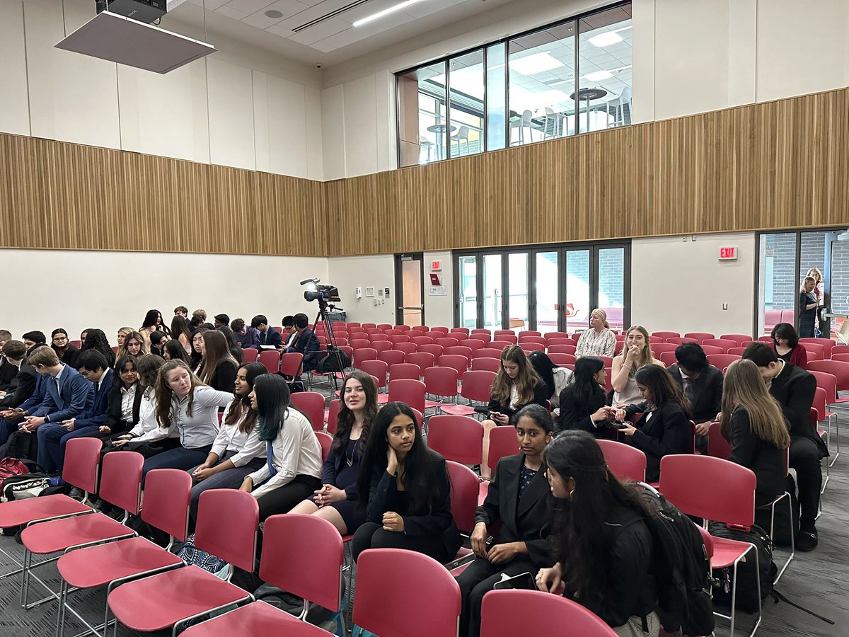 BMarkleyEDU's tweet photo. @LCPS_Academies Entrepreneurship II students are preparing for their minimum viable product (MVP) presentations to a panel of community entrepreneurs and business leaders. @LCPSOfficial @LCPScte @CommunityLcps https://t.co/yFNq5g98NN