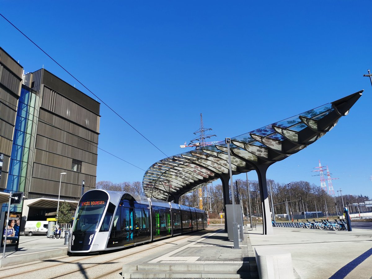 LBisontins's tweet photo. Dong Dong !

Le tramway du #Luxembourg, si long et pourtant un futur tout tracé. Ces rames #CAF vont rejoindre en 2024 l'aéroport au nord et la cloche d'or au sud.

2 nouvelles lignes sont actuellement en cours d'étude.

#luxtram #tramway #mobility https://t.co/BaUqagBoTL