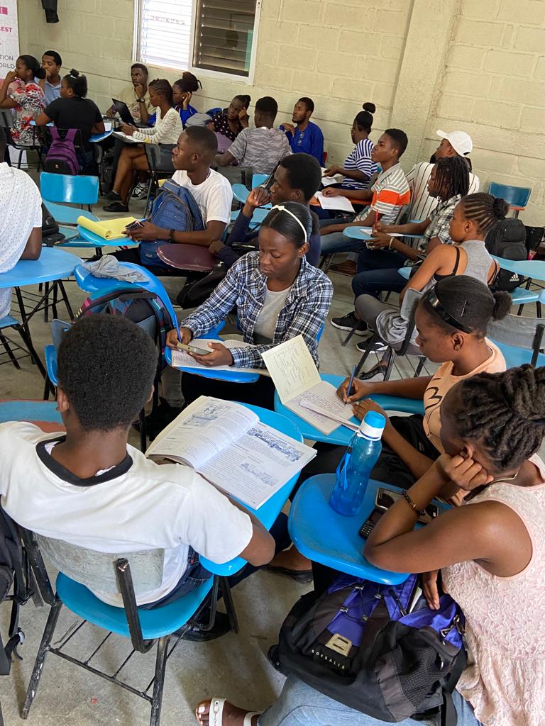 esihprize's tweet image. Formation sur la gestion de son entreprise avec M.@Sveurr 

#oncampusprogram #haiti #gestion #entrepreneurs #socialimpacts