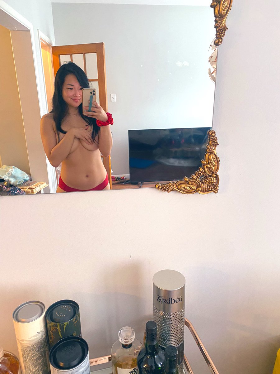 mia_wu16's tweet photo. Special VDay 50% on my OF account 💗🫶 feeling horny today, you don’t wanna miss it! Available for one day only, so grab your tissues!
https://t.co/RQx1VL0vCz
#SaintValentin #onlyfanspromo https://t.co/XqWc9oy08T