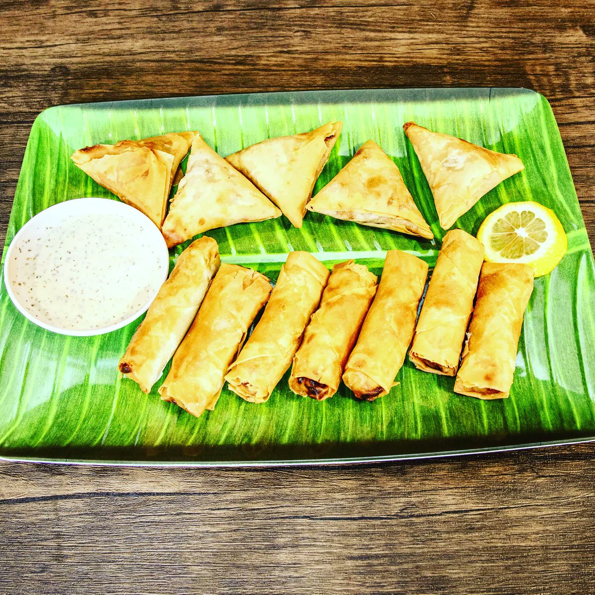 spicyshackuk's tweet photo. Veg spring rolls and meat Samosas😋😋. Have them on their own or add a dip, choose between mint, sweet chilli or naga sauce. #spicyshack #yummyfood #brunch #Amazingfood #foodpic #instafood  #deliciousfood #lunch #dinner #foodpics #yum #yummy😋😋 #meatsamosa #vegspringrolls https://t.co/JGwOULqSSE