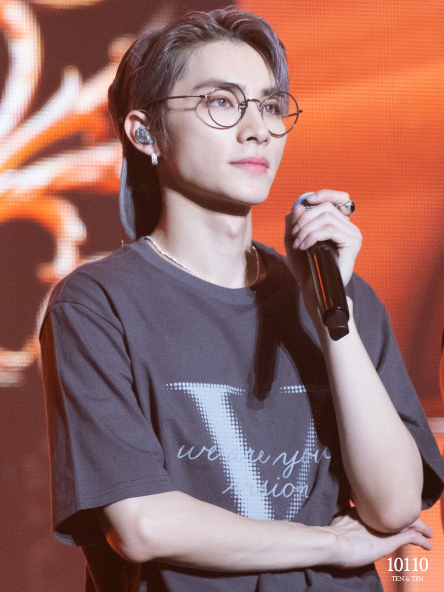 l0lsl0's tweet photo. 230211 WayV Fanmeeting

360도 돌아가는 인형인가요?@@

#WayV #威神V #XIAOJUN https://t.co/DnANANE5jE