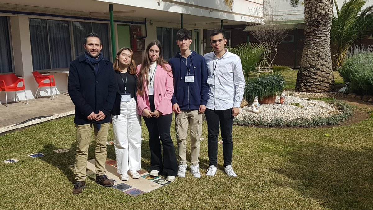 No tenemos nada más que palabras de orgullo por el trabajo de nuestro equipo de Debate del IES Carbula en el IV Campeonato Provincial de Debate en el que nuestras chicas y chicos han conseguido la tercera posición. @cepcordoba @EducaAnd  @AytoAlmodovar