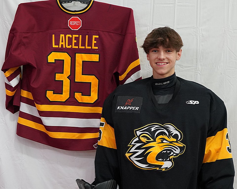 lsllionsaaa's tweet photo. Trophée Martin-Brodeur / Martin-Brodeur Trophy 🏆 Félicitations à William Lacelle qui a obtenu la meilleure moyenne de buts alloués dans la @LHM18AAAQ à sa première année dans le circuit! Congratulations William for getting the best goals against average! 🔥 https://t.co/lVb5uocrLM