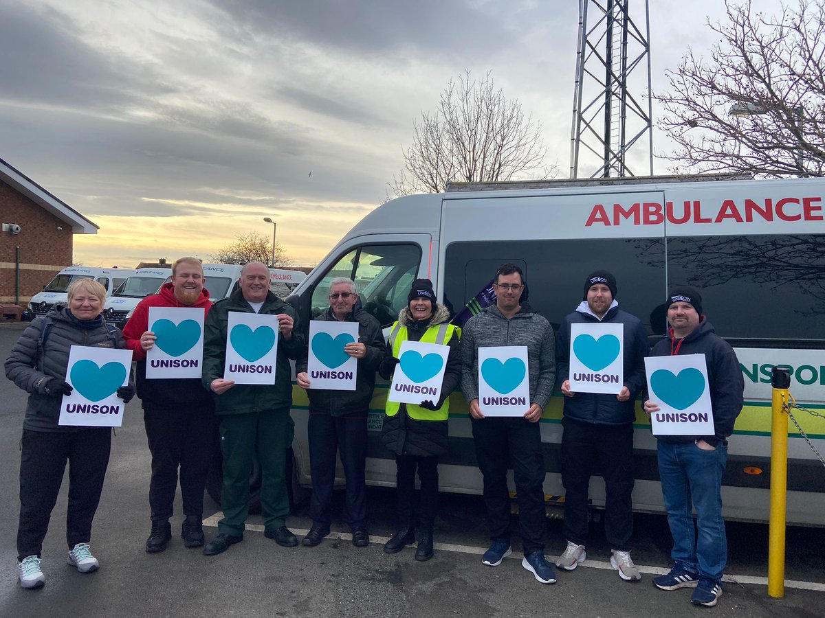 It's #HeartUnionsWeek and we've been celebrating at South Shields Ambulance  Police Station. 

Happy Valentine's Day to all our ambulance staff, and our healthcare members and activists.   @neasunison
@NorthernUNISON
@UNISONOurNHS
#HeartUnions 
#HeartUNISON