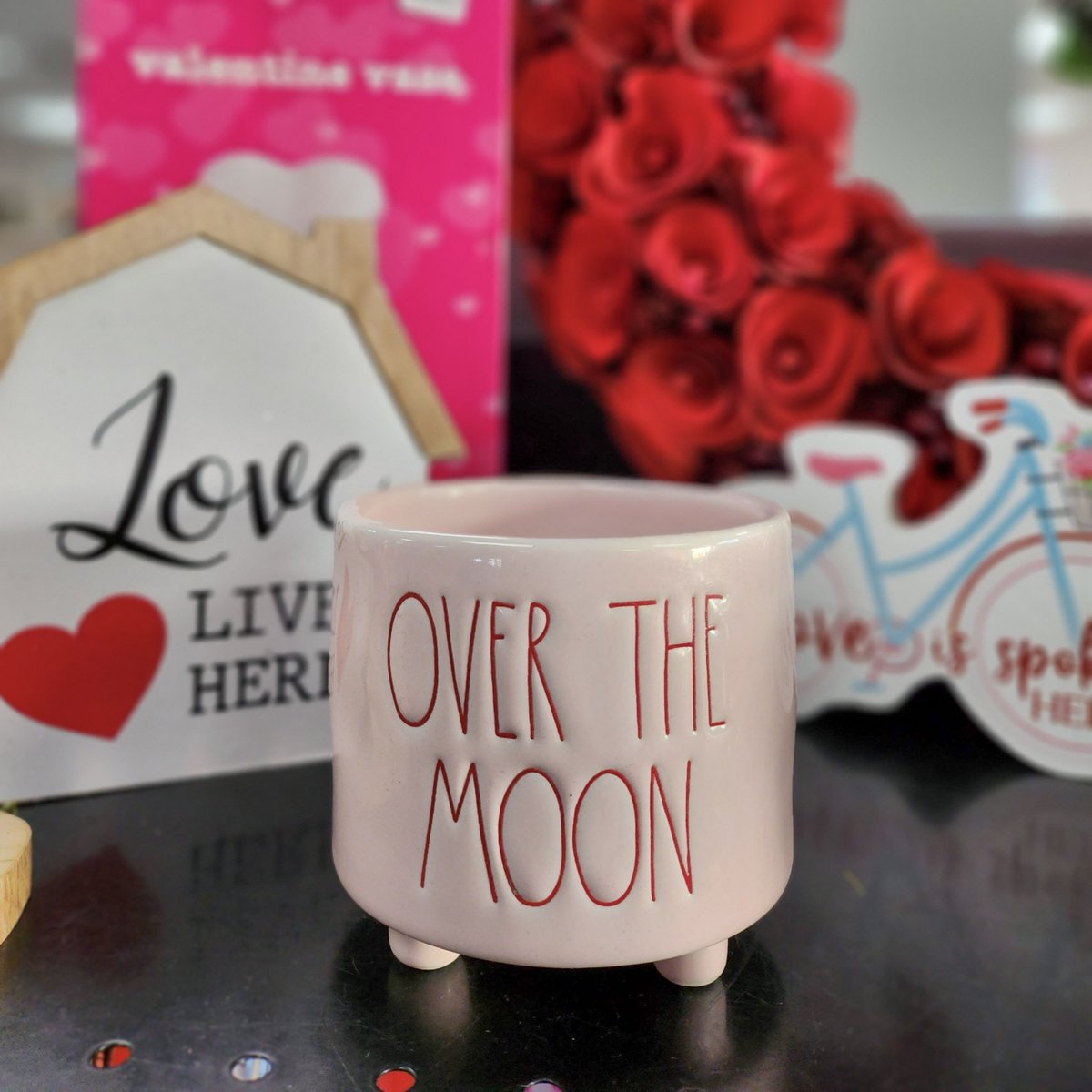 bloomagainMM's tweet image. Happy Valentine's Day ❤️

We are over the moon about supporting the community &amp;amp; @MetroMinistries mission 😊

#BloomAgainThriftStore #FindTreasures #CreateHope #MetropolitanMinistries