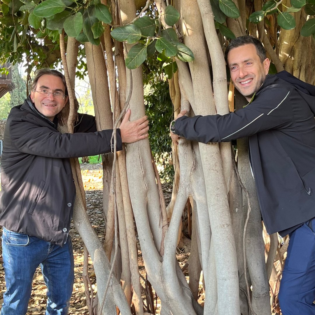 FRESKINCARE's tweet photo. This Valentine's we decided to send our
co-founders for some high-quality forest bathing
#happyvalentines #hugatree https://t.co/AjpEFG81XD