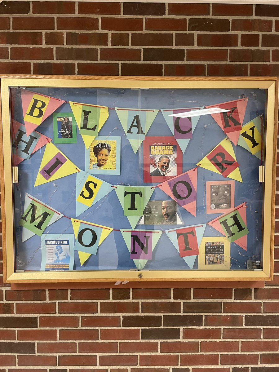 KellyEngTeacher's tweet photo. Here’s a great way to celebrate Black History in schools, take a bulletin board walk w your class! Students can: 1. Choose a book to add to TBR list 2. Read a biography 3. Pick a favorite quote @EslShand @EocLexington @TenacityMuseum #blackhistoryiseveryoneshistory https://t.co/wH17gZtgIF