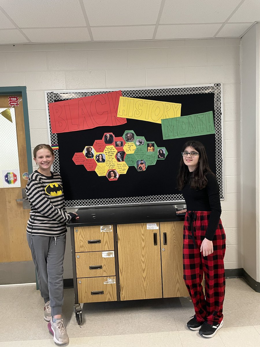 KellyEngTeacher's tweet photo. Here’s a great way to celebrate Black History in schools, take a bulletin board walk w your class! Students can: 1. Choose a book to add to TBR list 2. Read a biography 3. Pick a favorite quote @EslShand @EocLexington @TenacityMuseum #blackhistoryiseveryoneshistory https://t.co/wH17gZtgIF