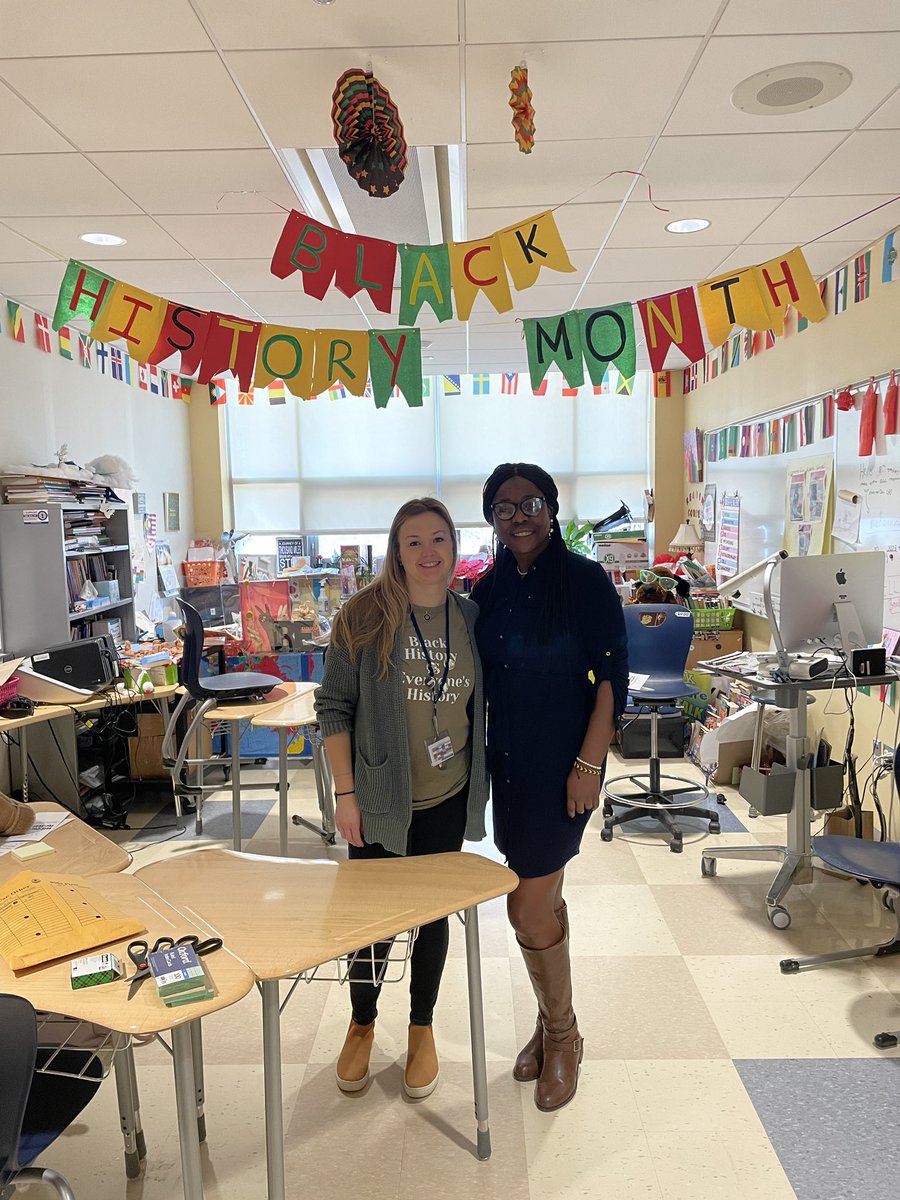 KellyEngTeacher's tweet photo. Here’s a great way to celebrate Black History in schools, take a bulletin board walk w your class! Students can: 1. Choose a book to add to TBR list 2. Read a biography 3. Pick a favorite quote @EslShand @EocLexington @TenacityMuseum #blackhistoryiseveryoneshistory https://t.co/wH17gZtgIF