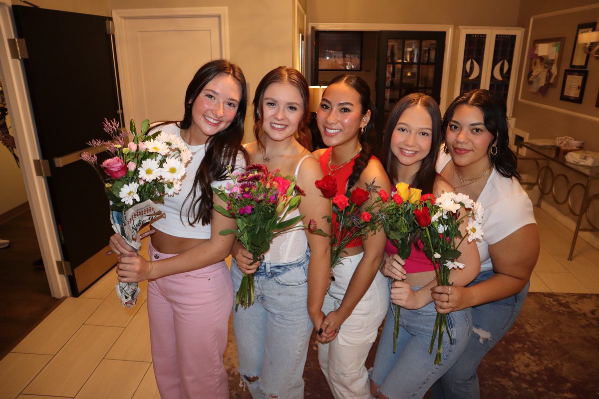 MoStateTriSigma's tweet image. HAPPY GALENTINES💜 We had so much fun bouquet making last night!!