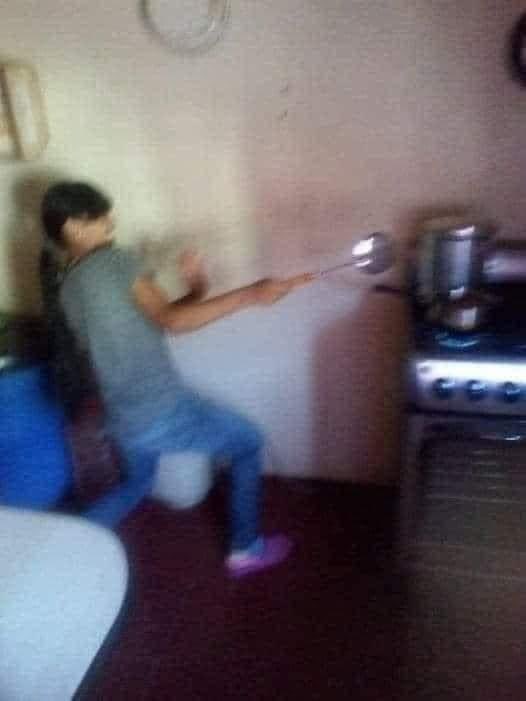 Minha sogra: Espero que a namorada do meu filho saiba cozinhar

Eu: