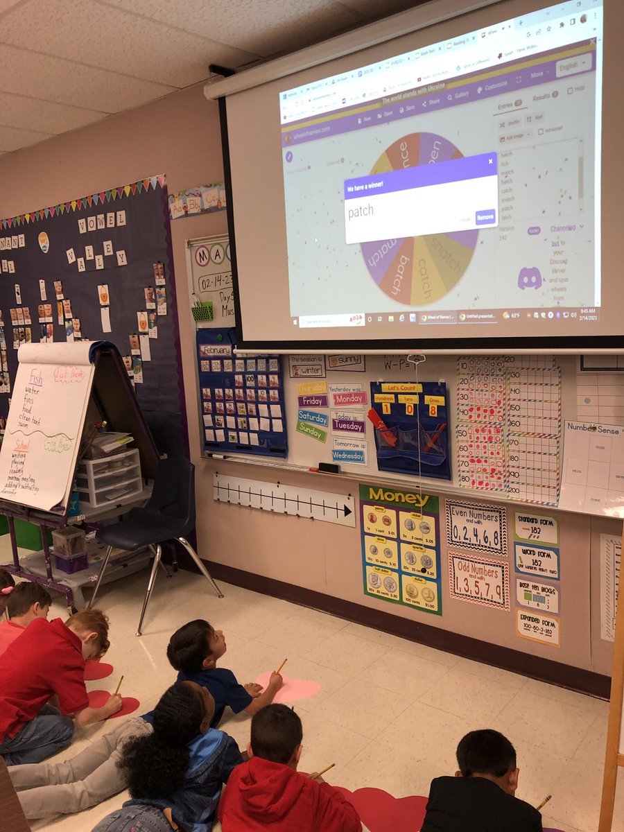 MsChristensen25's tweet image. Practicing our spelling words, Valentines Style! #rabarattlers #RabaIgnited @NISDRabaES @NISDIgnited