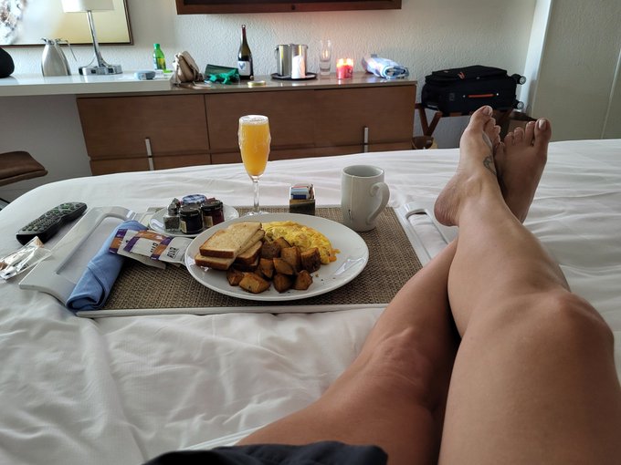 Pampered with breakfast in bed😇😍 https://t.co/HB7LbIkdKL<a href="/tag/momcomesfirst"class="tags"><span>#momcomesfirst</span></a>