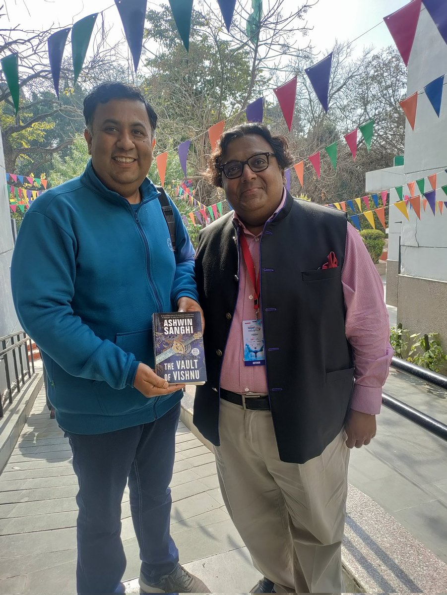 abhigos99's tweet photo. @ashwinsanghi - Thanks a lot for the wonderful session on mythology and history, along with Anand Neelakantan. Thanks for signing the copy of #vaultofvishnu for me. Great fan, but as I told you, it is difficult to top Keepers of Kaalchakra! https://t.co/6CtIB46UJg