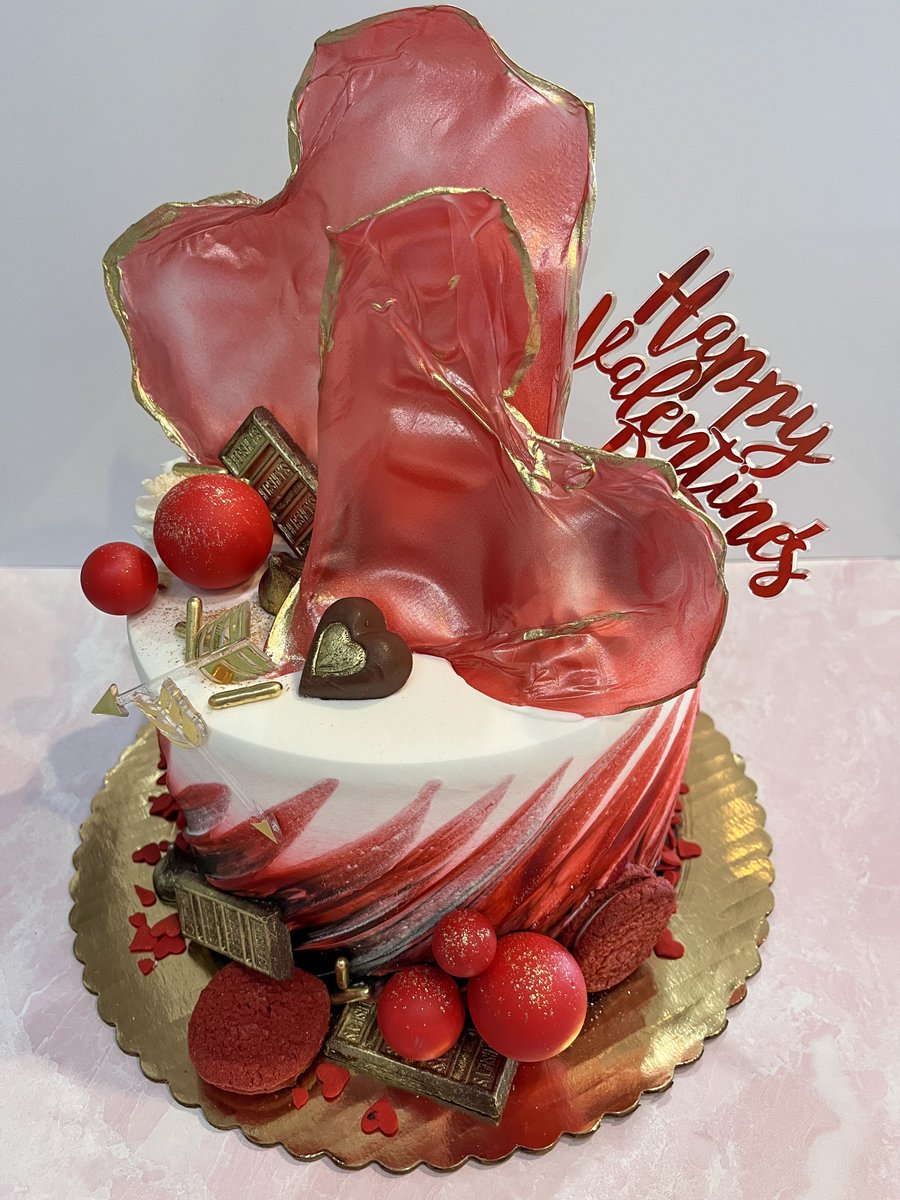AlessiBakery's tweet photo. Happy Valentine's Day ❤️

Treat yourself or a special someone with our Valentine's goodies today 😍

#AlessiBakery #HappyValentinesDay #HeartCakes #CakeDecorating https://t.co/0Frf7ETgXP