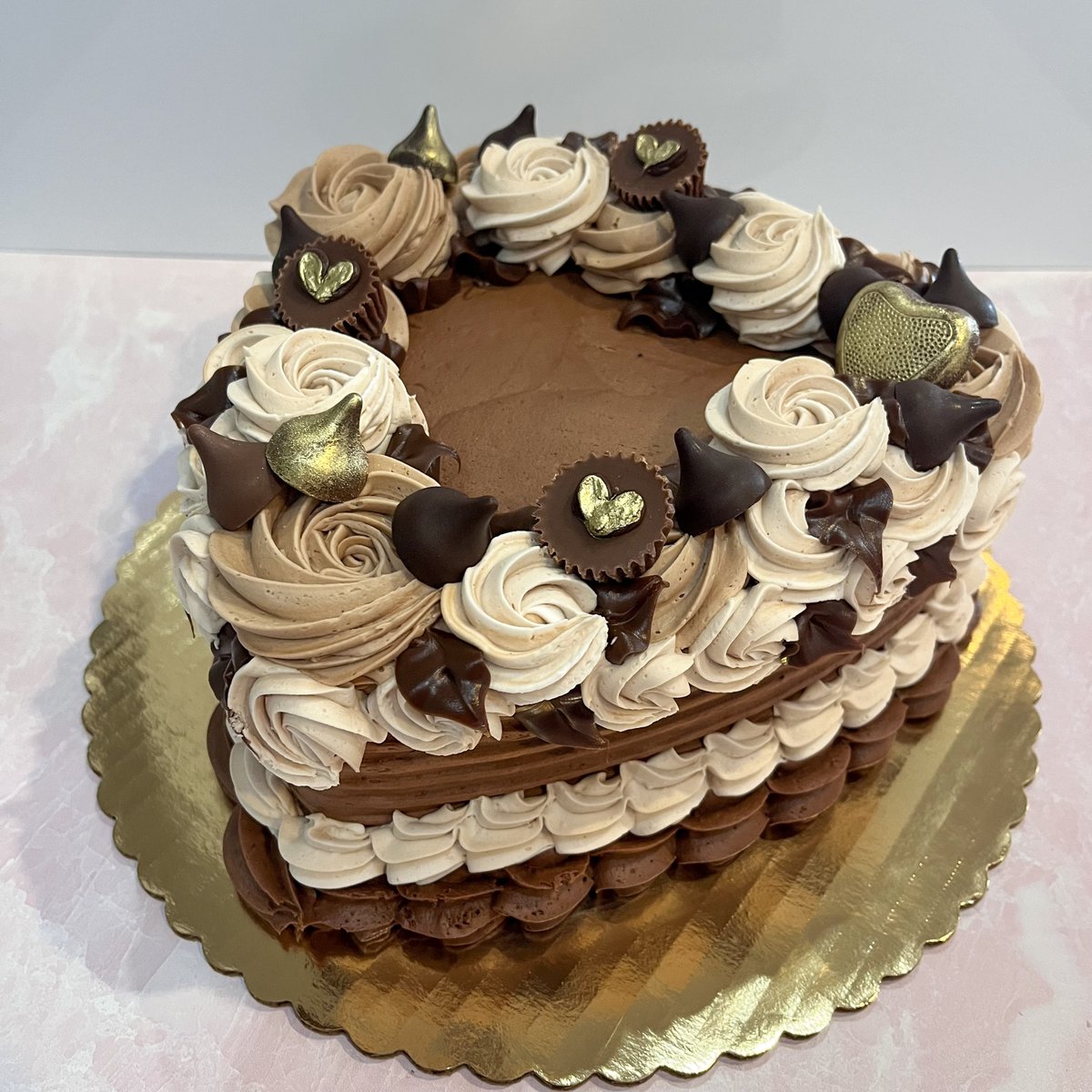 AlessiBakery's tweet photo. Happy Valentine's Day ❤️

Treat yourself or a special someone with our Valentine's goodies today 😍

#AlessiBakery #HappyValentinesDay #HeartCakes #CakeDecorating https://t.co/0Frf7ETgXP