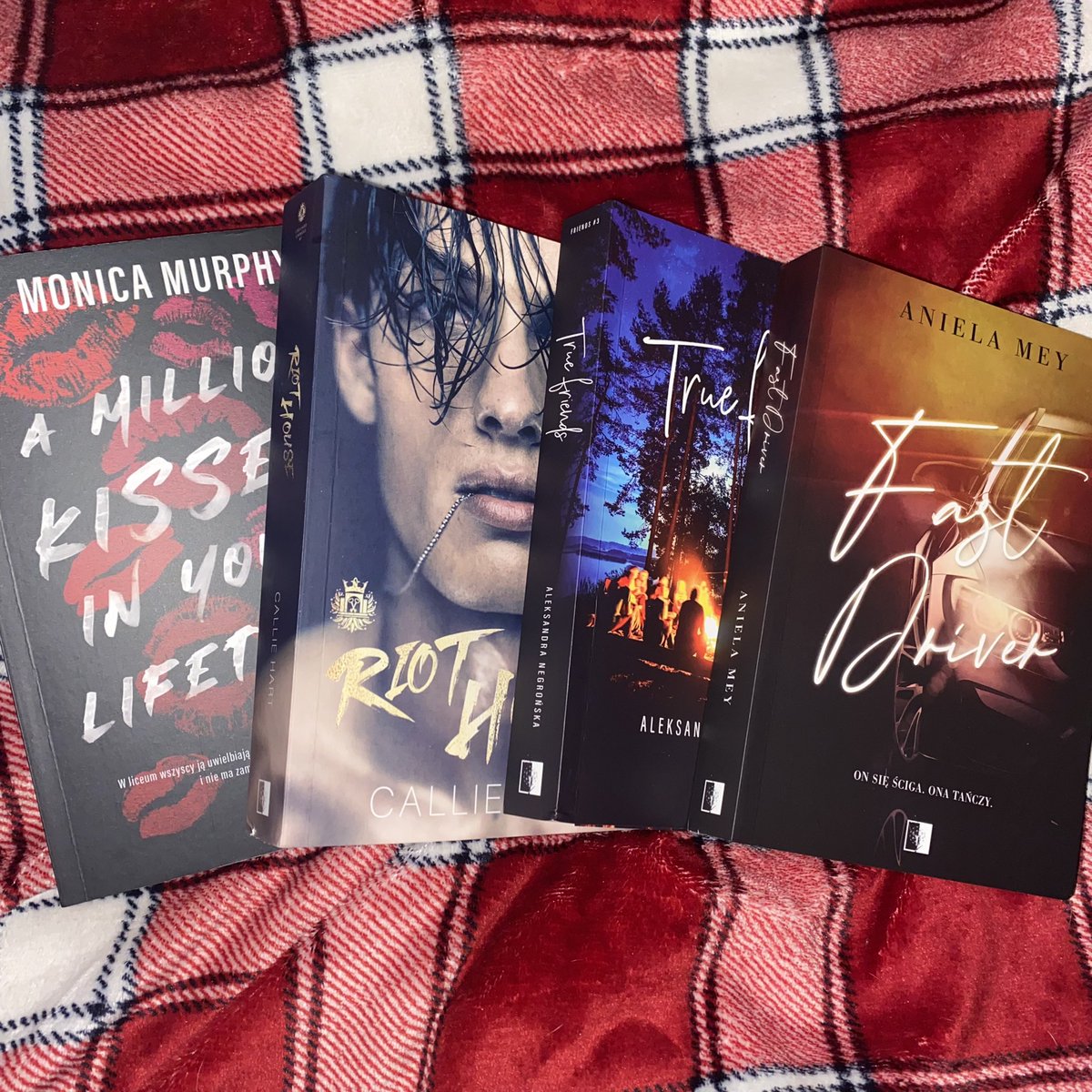 alexxvbooks's tweet image. Moje walentynki mi przyszły❤️ Dziękuję @Wyd_NieZwykle #fastdriver #TFnapapierze #riothouse #AMKIYL