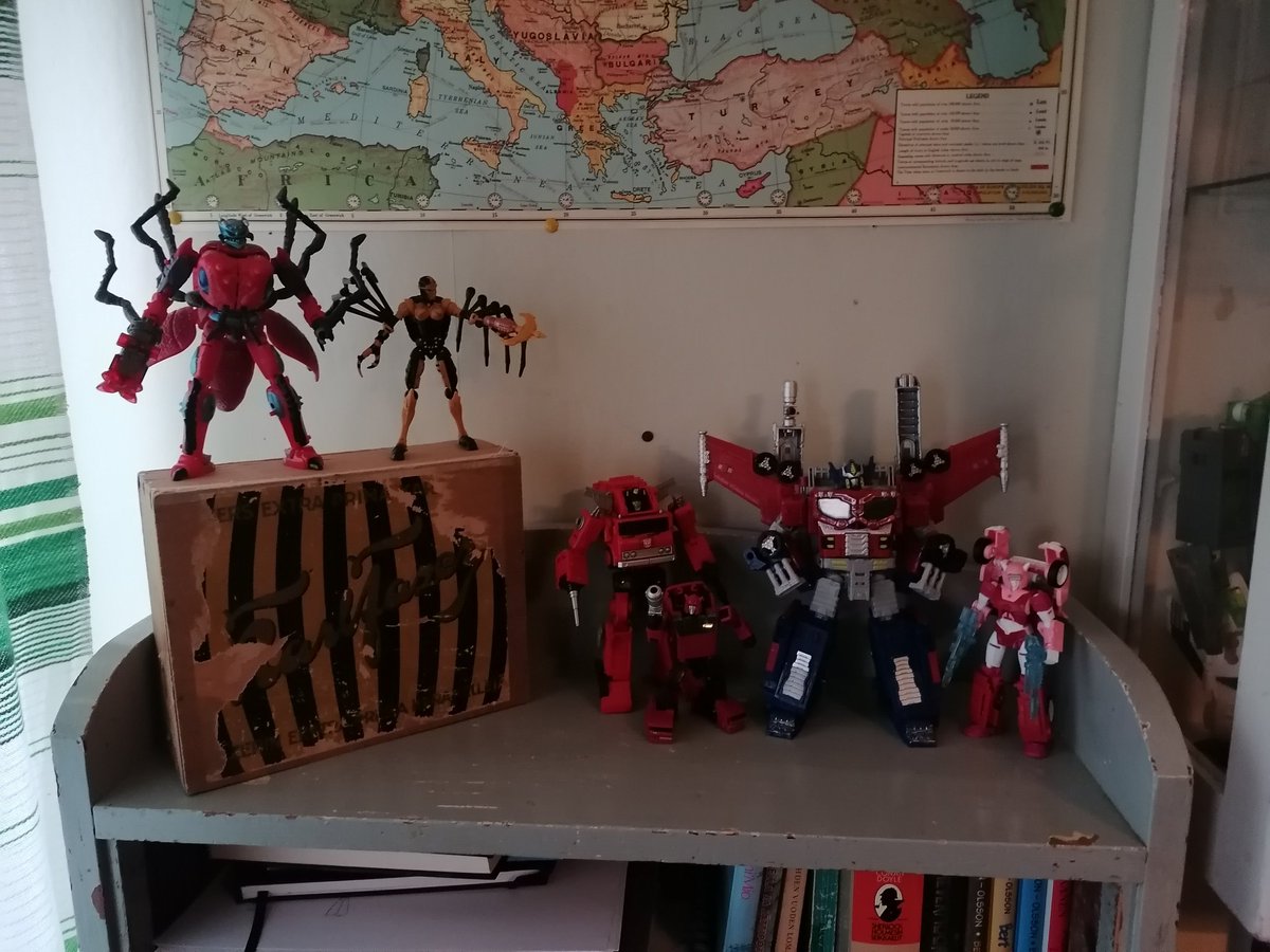 Seeker_206's tweet photo. My transformers collection :3 https://t.co/bfbvqGwRt3