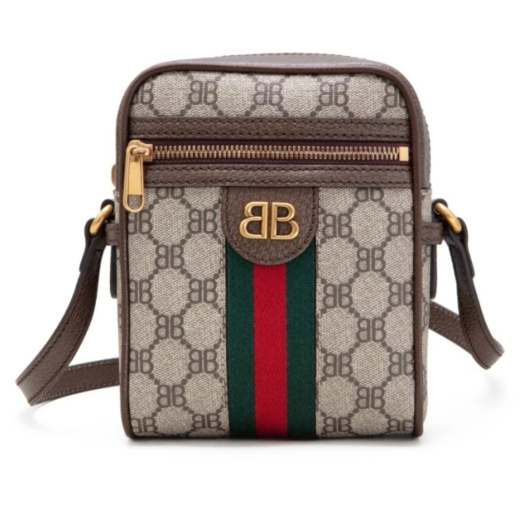 10k60Content's tweet photo. Brand collaborations are at the crux of consumer culture. From Louis Vuitton x Supreme to Fendi x SKIMS, unexpected partnerships are continually reshaping the fashion industry as we know it. 

What do you reckon 👍 or 👎?

📷Balenciaga/Gucci #fashion #brands https://t.co/qv1Dn8JMFG