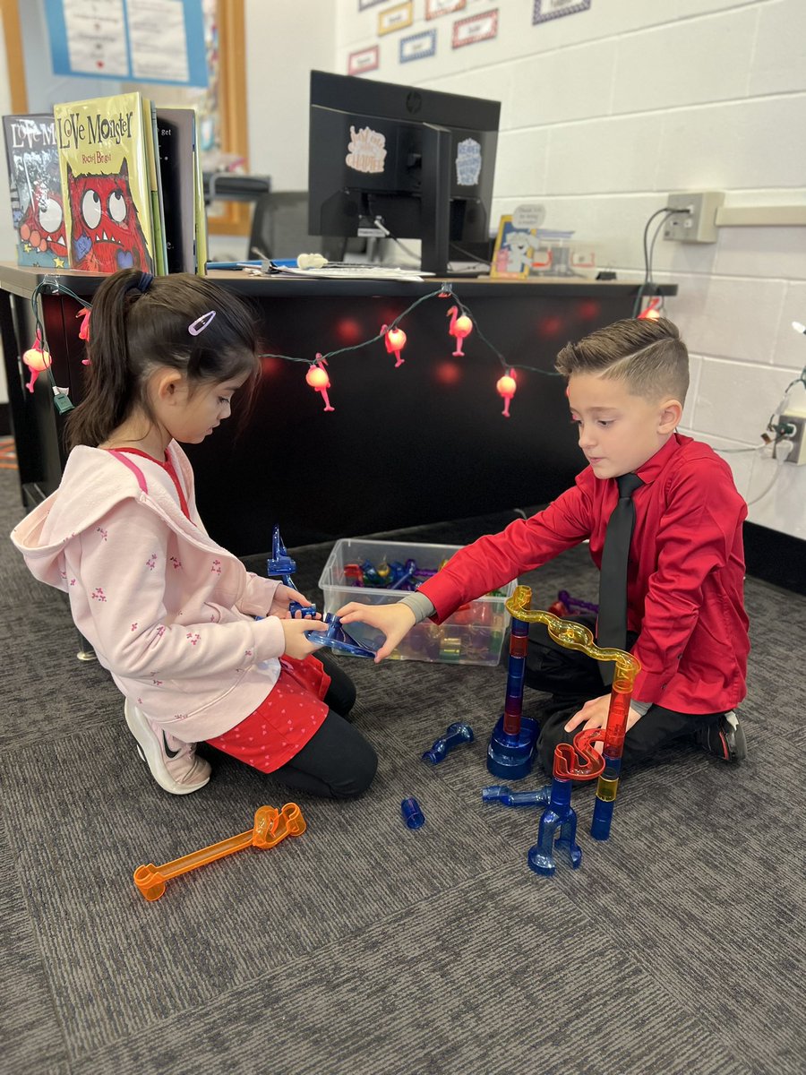manetucklib's tweet photo. All smiles from Mrs. Fosters class when we surprise them with a stem day in Library! @Manetuck1 #wiproud 💕 https://t.co/yEbUM016i7